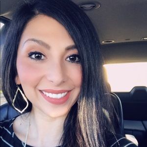 Meet your Posher, Elizabeth